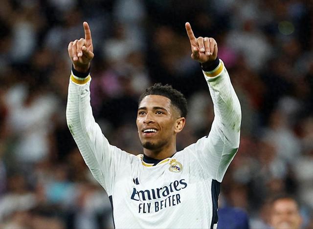 包含贝林厄姆开场5分钟连进两球，巴萨防线形同虚设！的词条