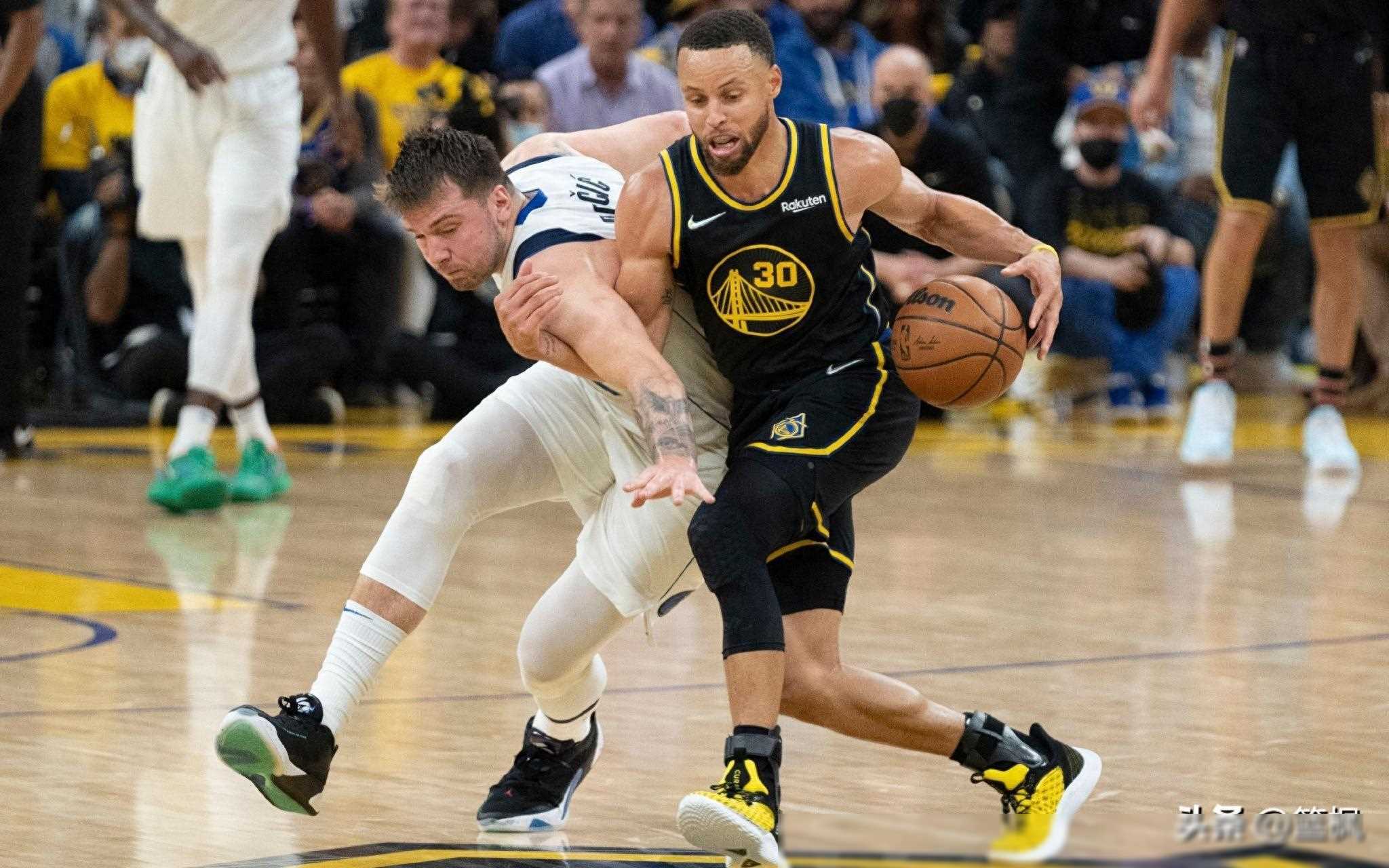  库里连续七场比赛得分超过比分优势明显，阿森纳挑战极限！